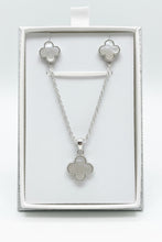 Load image into Gallery viewer, Sterling Silver 925 Mother of Pearl Trevol Set 16”