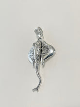 Load image into Gallery viewer, Sterling Silver 925 Stingray Moving Pendant