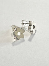 Load image into Gallery viewer, A pair of sterling silver 925 flower stud earrings against a white background.