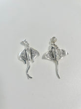 Load image into Gallery viewer, Sterling Silver 925 Stingray Moving Pendant
