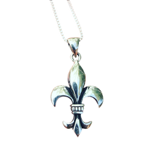 Load image into Gallery viewer, Sterling Silver .925 Fleur-de-lis Necklace Chain 18 inches