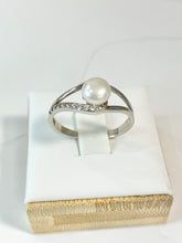 Load image into Gallery viewer, Sterling Silver 925 CZ Pearl Ring