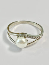 Load image into Gallery viewer, Sterling Silver 925 CZ Pearl Ring