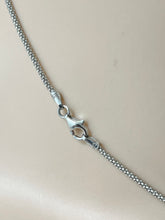 Load image into Gallery viewer, Om Pendant Sterling Silver .925 Símbolo de Om en Plata .925