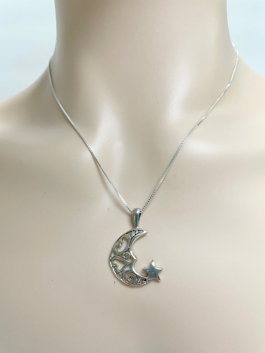 Moon and Star Necklace Sterling Silver 925 Cadena y Colgante de la Luna y Estrella