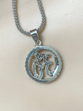 Load image into Gallery viewer, Om Pendant Sterling Silver .925 Símbolo de Om en Plata .925
