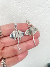 Load image into Gallery viewer, Sterling Silver 925 Stingray Moving Pendant
