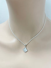 Load image into Gallery viewer, Sterling Silver 925 Mother of Pearl Trevol Set
