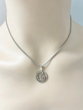 Load image into Gallery viewer, Om Pendant Sterling Silver .925 Símbolo de Om en Plata .925
