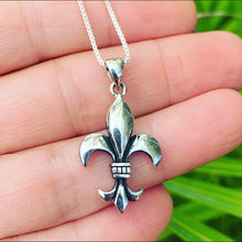 Load image into Gallery viewer, Sterling  Silver .925 Fleur-de-lis Necklace Chain 18 inches
